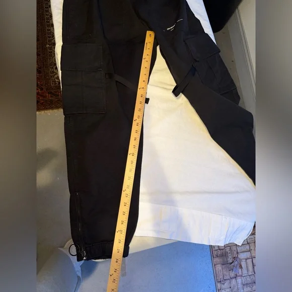 Off-White Black Cargo Pants for Men - Picture 10 of 10